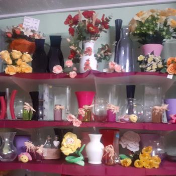 Silk Flowers/Vases 