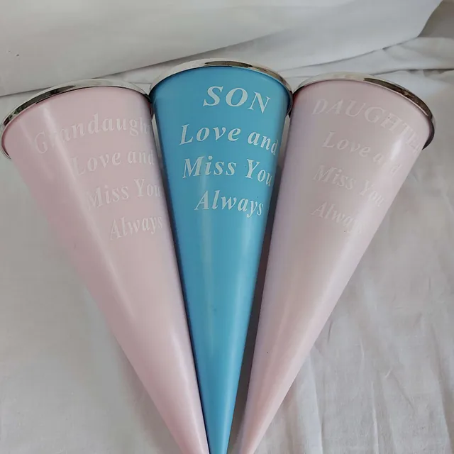 Grave plastic flower vases with Message 