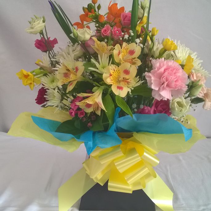Aqua Pack Fresh Flower Bouquet in Water 