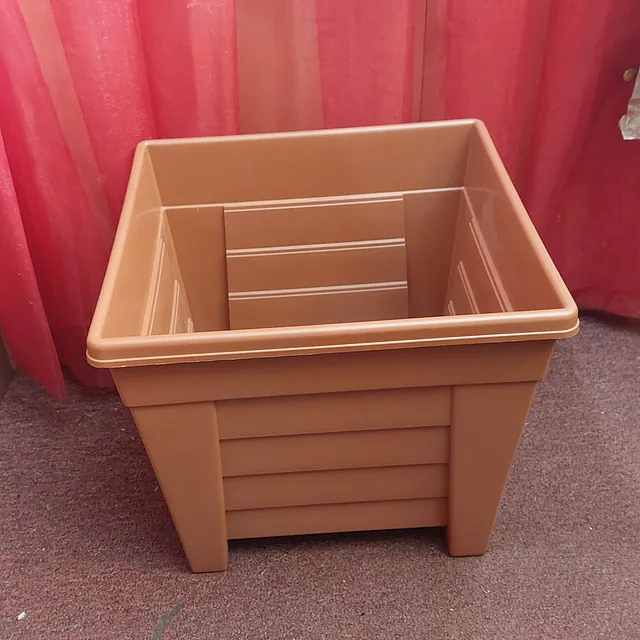 Plastic Terracotta Square planter 27 cm £4.99 each 