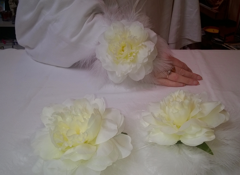 Wrist flower corsage
