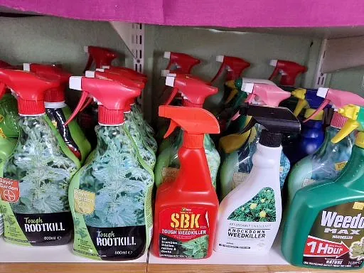Weed Killers in Spray Bottles from £5.99