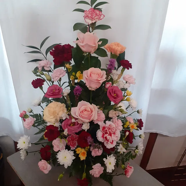 Front Facing Flower Arrangement 